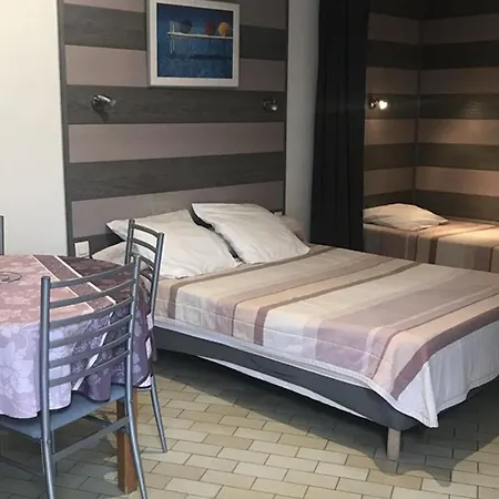 Studio Climatise A Hyeres: Plage, Wifi, Parking, Terrasse Et Proximite Port - Fr-1-335-199 Apartment *