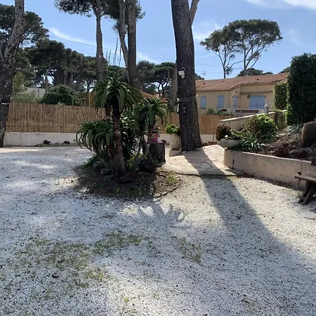 Apartment Studio Climatise A Hyeres: Plage, Wifi, Parking, Terrasse Et Proximite Port - Fr-1-335-199 Hyeres